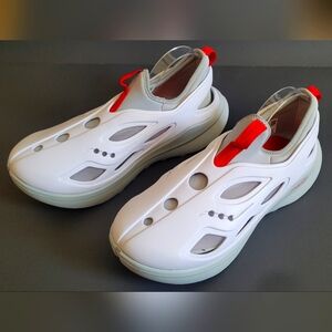 NWOB Saucony Tombogo Butterfly Sage/ Moon Men's 13